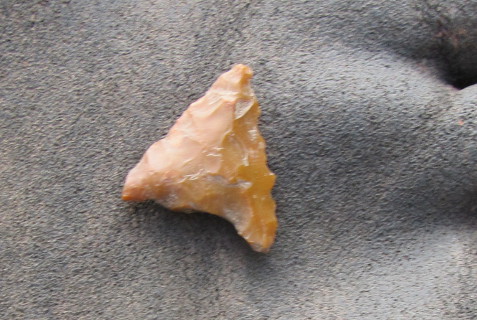 FlintArrowheadFoundInNaveOct16